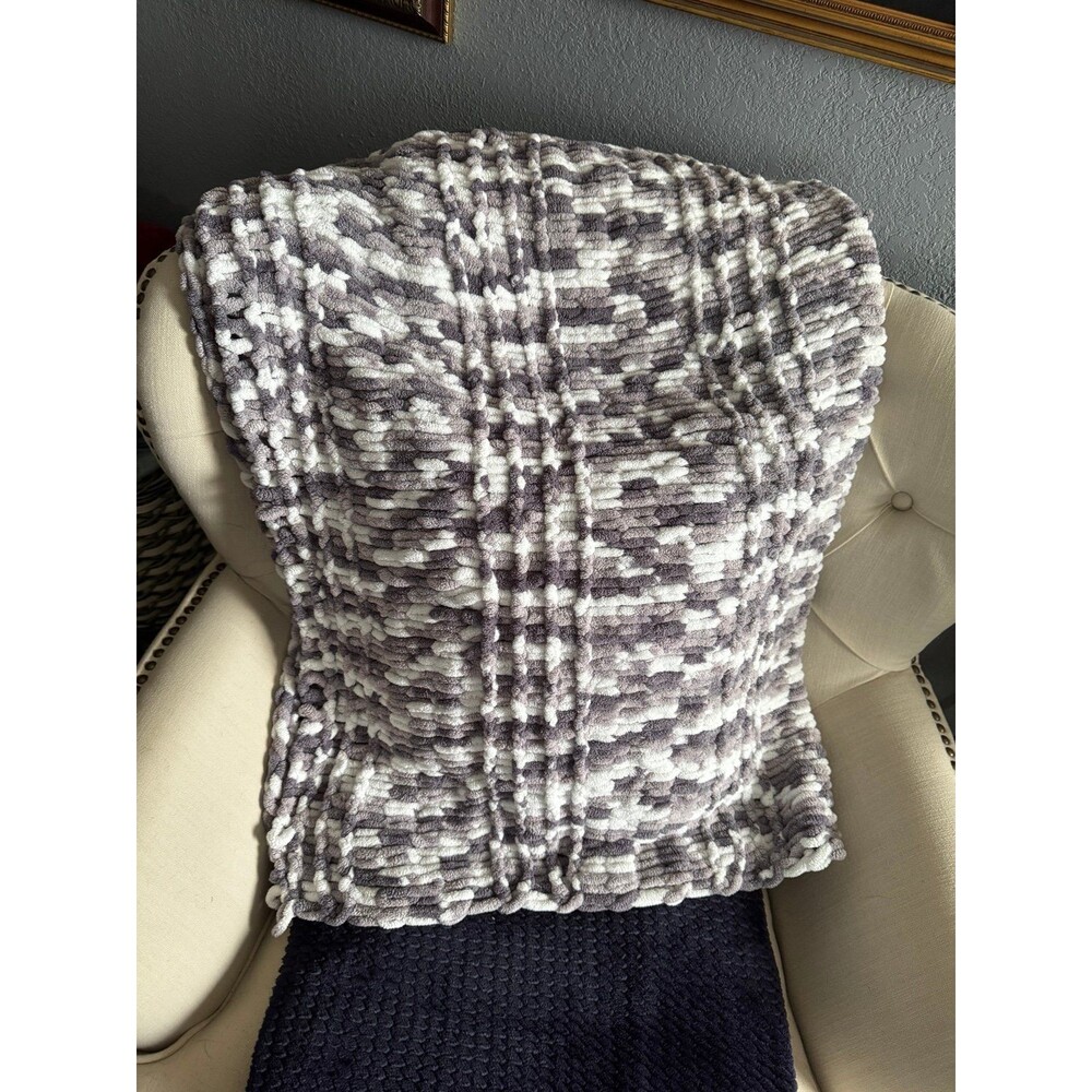 handmade chunky throw features a soft, variegated gray/white chenille 34x48
